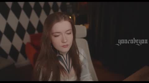 Snapshot of ynnenbrynn chatting on 26, 11, 2025 ynnenbrynn online show from 26, 11, 2025