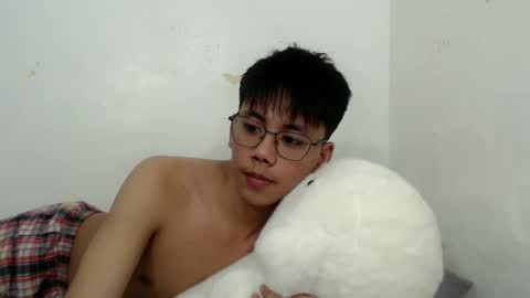 Snapshot of ynotyu chatting on 13, 5, 2026 ynotyu online show from 13, 5, 2026