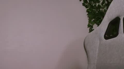 yoka_paradoxxx online show from 2, 12, 2025