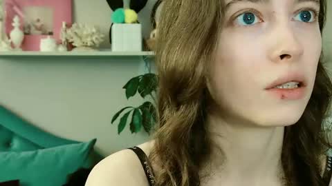 yoka_paradoxxx online show from 18, 5, 2026