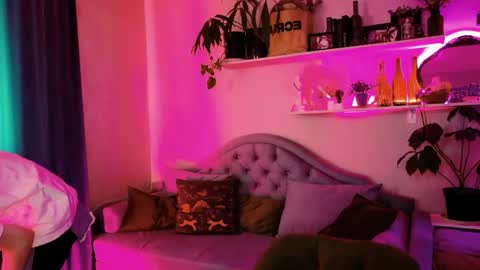 yoka_paradoxxx online show from 9, 6, 2026