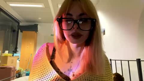 Snapshot of yolandopettes chatting on 26, 3, 2026 Lilith online show from 26, 3, 2026