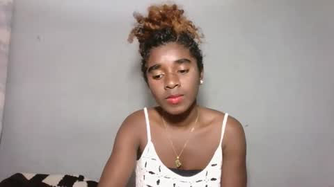 Snapshot of yolandrina05 chatting on 23, 9, 2025 yolandrina05 online show from 23, 9, 2025