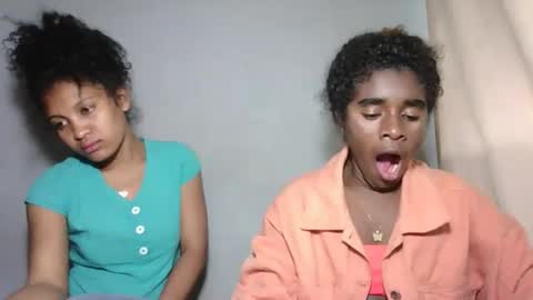 Snapshot of yolandrina05 chatting on 8, 10, 2025 yolandrina05 online show from 8, 10, 2025