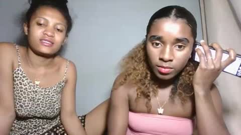 Snapshot of yolandrina05 chatting on 9, 10, 2025 yolandrina05 online show from 9, 10, 2025