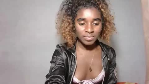 Snapshot of yolandrina05 chatting on 13, 10, 2025 yolandrina05 online show from 13, 10, 2025