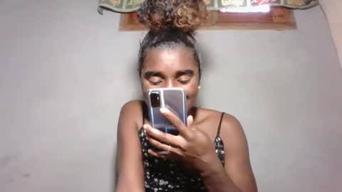 Snapshot of yolandrina05 chatting on 29, 10, 2025 yolandrina05 online show from 29, 10, 2025