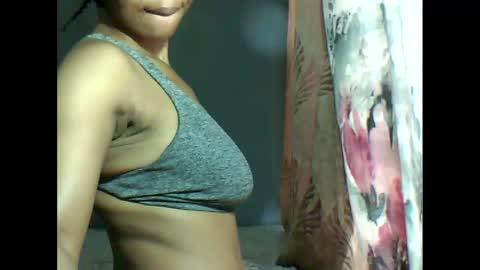 Snapshot of yoncexx25 chatting on 22, 2, 2025 amazingkellyxx online show from 22, 2, 2025