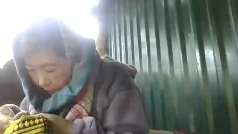 Snapshot of yongmi_ chatting on 16, 12, 2025 yongmi_ online show from 16, 12, 2025