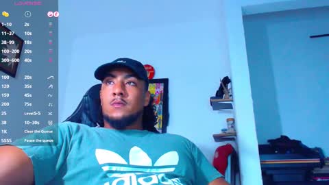 Snapshot of yosoy_enzo2020 chatting on 15, 10, 2025 Enzo online show from 15, 10, 2025