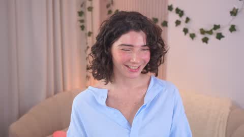 Snapshot of you_fell_in_love chatting on 7, 12, 2024 Elizabeth brunette -- Darline blonde online show from 7, 12, 2024