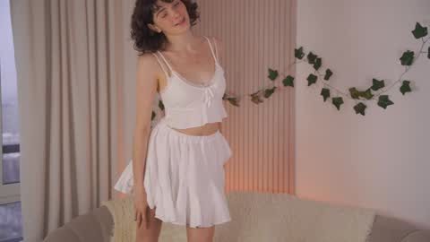Snapshot of you_fell_in_love chatting on 20, 12, 2024 Elizabeth brunette -- Darline blonde online show from 20, 12, 2024