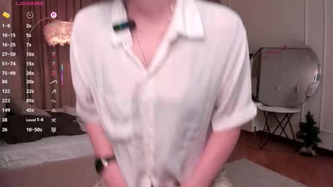 Snapshot of you_fell_in_love chatting on 14, 9, 2025 Elizabeth brunette -- Darline blonde online show from 14, 9, 2025