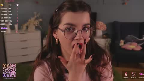 Elizabeth brunette -- Darline blonde  online show from 23, 11, 2025