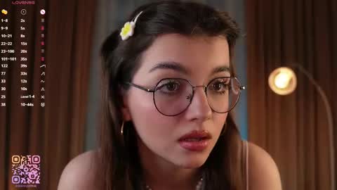 Snapshot of you_fell_in_love chatting on 17, 12, 2025 Elizabeth brunette -- Darline blonde online show from 17, 12, 2025