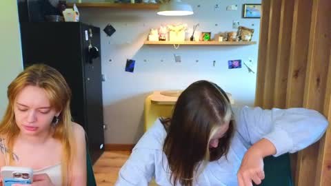Snapshot of younona chatting on 2, 6, 2026 Anna and Luna online show from 2, 6, 2026