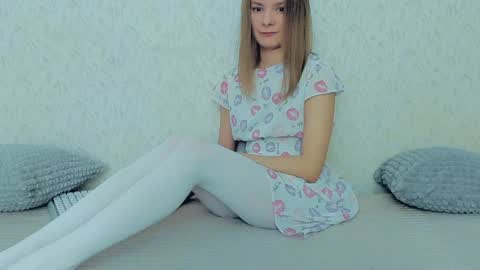 Snapshot of your_caramelka chatting on 10, 1, 2025 Lily online show from 10, 1, 2025