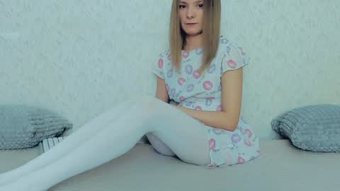 Snapshot of your_caramelka chatting on 12, 1, 2025 Lily online show from 12, 1, 2025