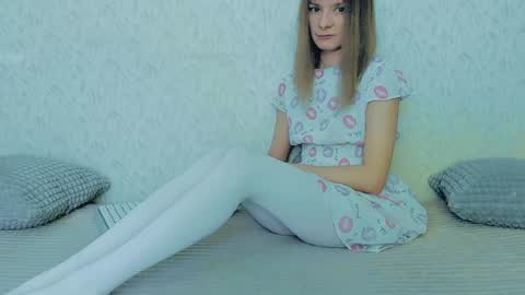 Snapshot of your_caramelka chatting on 5, 2, 2025 Lily online show from 5, 2, 2025