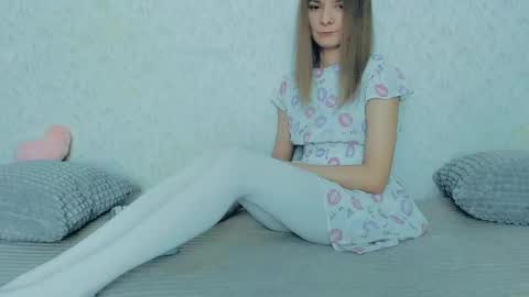 Snapshot of your_caramelka chatting on 18, 2, 2025 Lily online show from 18, 2, 2025
