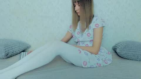 Snapshot of your_caramelka chatting on 28, 2, 2025 Lily online show from 28, 2, 2025