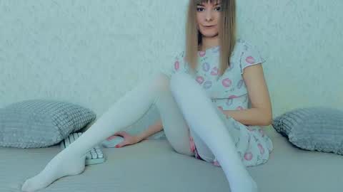 Snapshot of your_caramelka chatting on 5, 3, 2025 Lily online show from 5, 3, 2025