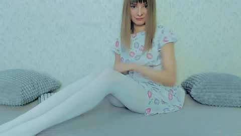 Snapshot of your_caramelka chatting on 7, 3, 2025 Lily online show from 7, 3, 2025