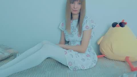 Snapshot of your_caramelka chatting on 9, 10, 2025 Lily online show from 9, 10, 2025