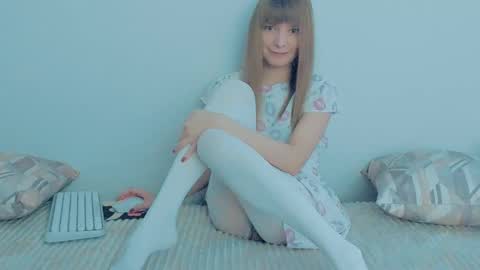 Snapshot of your_caramelka chatting on 11, 10, 2025 Lily online show from 11, 10, 2025