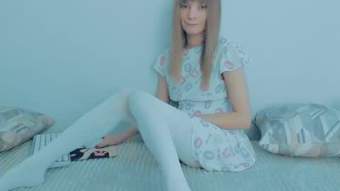 Snapshot of your_caramelka chatting on 12, 10, 2025 Lily online show from 12, 10, 2025