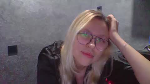 Snapshot of your_catx chatting on 17, 12, 2025 your_catx online show from 17, 12, 2025