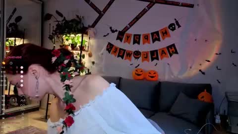 Snapshot of your_corvus chatting on 28, 10, 2025 your_corvus online show from 28, 10, 2025