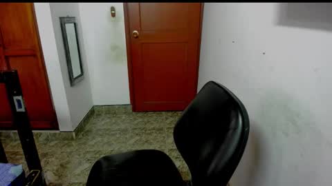 Snapshot of your_hot_friend69 chatting on 21, 12, 2025 David online show from 21, 12, 2025