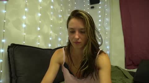 Snapshot of your_little_flexible_girl chatting on 19, 7, 2026 Meri online show from 19, 7, 2026