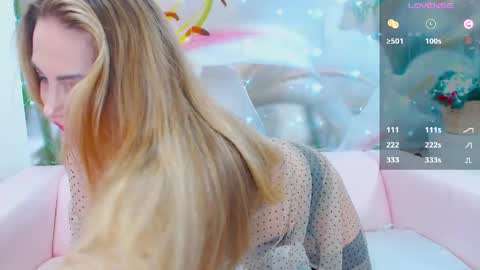 Snapshot of your_milf_lilly chatting on 27, 1, 2025 Lilly online show from 27, 1, 2025