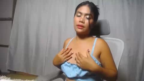Snapshot of yourasian_sweetgurl69 chatting on 10, 9, 2025 A V A online show from 10, 9, 2025