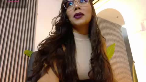 Snapshot of yourcutemolly chatting on 3, 10, 2025 Selena online show from 3, 10, 2025