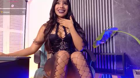 Snapshot of yourcutemolly chatting on 16, 11, 2025 Selena online show from 16, 11, 2025