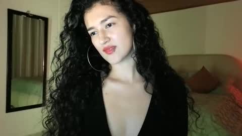 Snapshot of yourdreamgirl2025 chatting on 25, 5, 2026 yourdreamgirl2025 online show from 25, 5, 2026