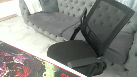 yourlilsin online show from 23, 4, 2026