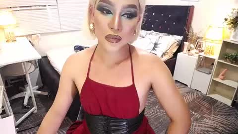 Snapshot of yourlivingonurdream chatting on 17, 4, 2026 -- online show from 17, 4, 2026