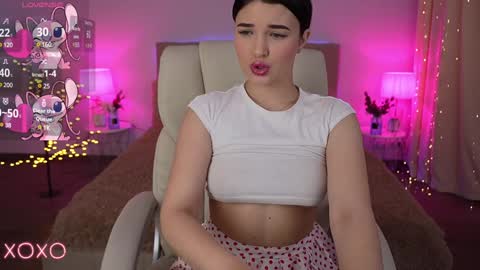Snapshot of yourlolabunny chatting on 23, 1, 2025 L O L A online show from 23, 1, 2025