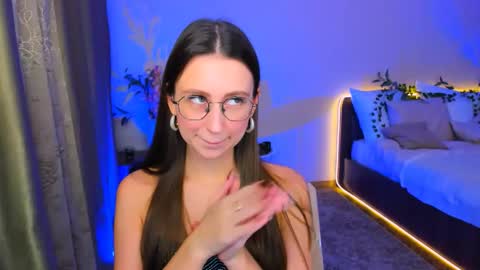 Snapshot of yourlovelystoryy chatting on 23, 9, 2025 Vetta online show from 23, 9, 2025