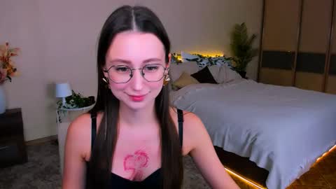 Snapshot of yourlovelystoryy chatting on 28, 9, 2025 Vetta online show from 28, 9, 2025