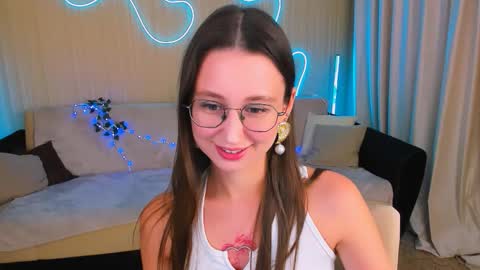 Snapshot of yourlovelystoryy chatting on 7, 10, 2025 Vetta online show from 7, 10, 2025