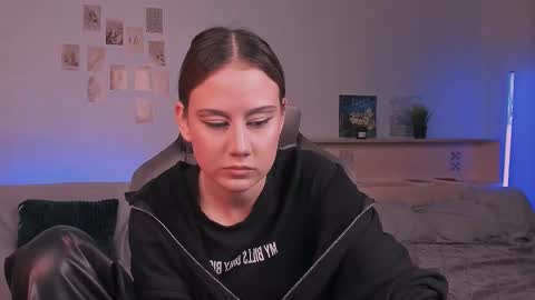 Snapshot of yourlovelystreamer chatting on 13, 10, 2025 Nikol online show from 13, 10, 2025