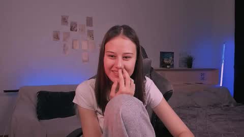 Snapshot of yourlovelystreamer chatting on 16, 10, 2025 Nikol online show from 16, 10, 2025