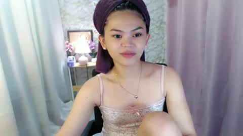 Snapshot of yourlovelytranspinay chatting on 1, 12, 2025 your lovely Dina online show from 1, 12, 2025