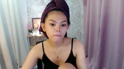 Snapshot of yourlovelytranspinay chatting on 16, 12, 2025 your lovely Dina online show from 16, 12, 2025