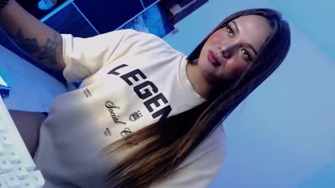 Snapshot of yourlovingpearl chatting on 8, 11, 2025 PEARL online show from 8, 11, 2025